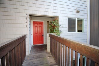 7545 N Edgewater St in Portland, OR - Building Photo - Building Photo