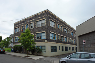 Waukeena Apartments in Portland, OR - Building Photo - Building Photo