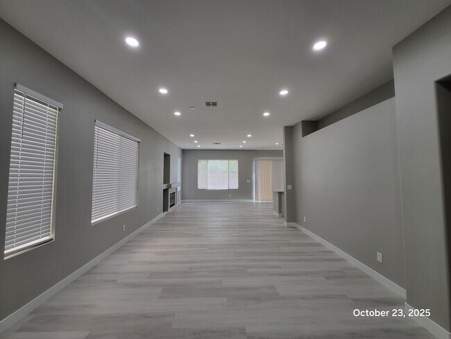 912 Cambridge Cross Pl in Las Vegas, NV - Building Photo - Building Photo