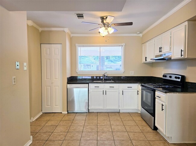 property at 2602 N Red Cedar Cir