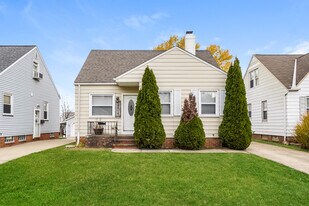 4914 Lincoln Ave in Parma, OH - Building Photo