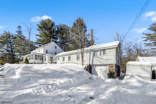 1193 Union Valley Rd in West Milford, NJ - Foto de edificio - Building Photo
