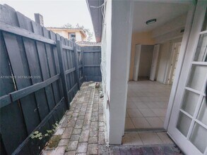 2575 SW 59th Ave-Unit -1 in Miami, FL - Building Photo - Building Photo