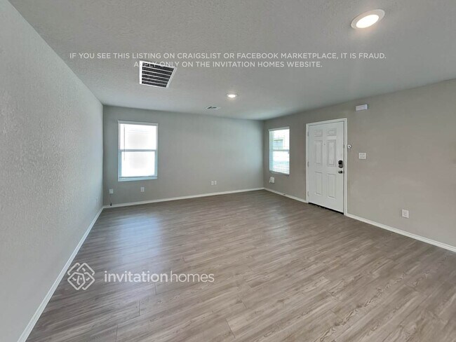 10622 Varmus Dr in Converse, TX - Foto de edificio - Building Photo