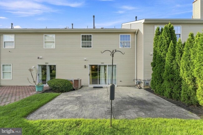 property at 1902 Doral Dr