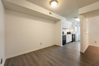 126 Schultz St in Chapel Hill, NC - Building Photo - Building Photo