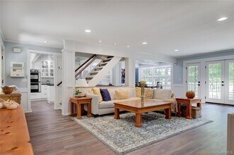 2 Spring Hollow Rd in Centerport, NY - Building Photo - Building Photo