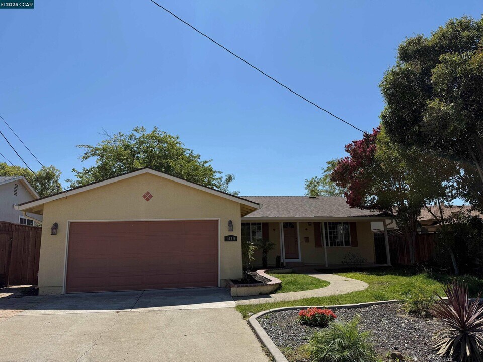 1049 Miranda Way in Livermore, CA - Building Photo