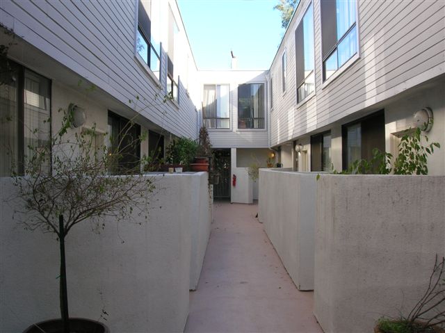 4222 Tujunga Ave in Studio City, CA - Foto de edificio - Building Photo