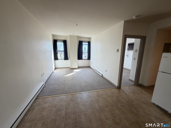 277 N Main St in Winchester, CT - Building Photo - Building Photo