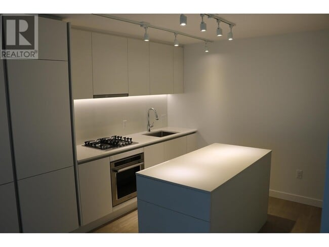 property at 908 Quayside Dr