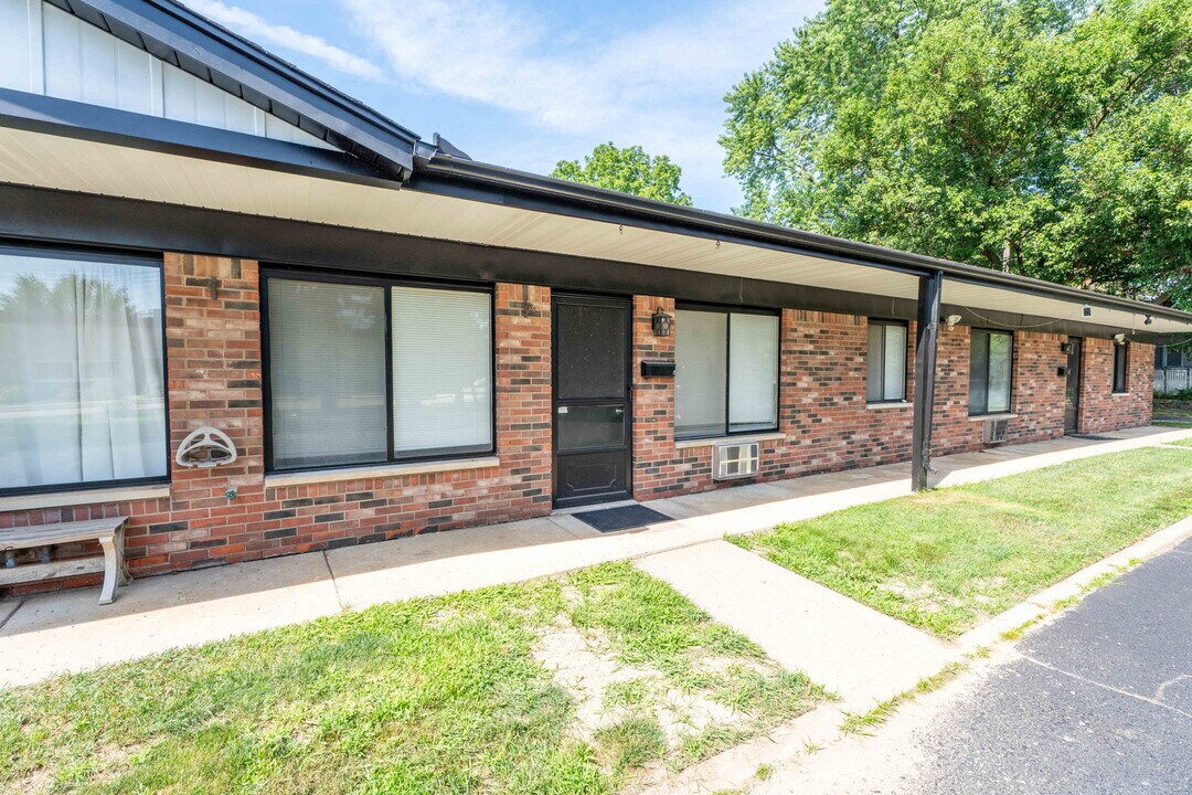 151 SOUTH LYON, LLC in South Lyon, MI - Building Photo