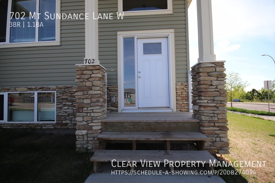 ?? Spacious & Bright FULL DUPLEX in Sunrid in Lethbridge, AB - Building Photo