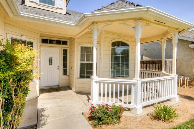 4666 W Oswego Ave in Fresno, CA - Building Photo - Building Photo