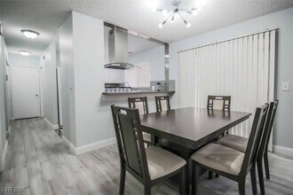 7399 Topeka Dr in Las Vegas, NV - Building Photo - Building Photo