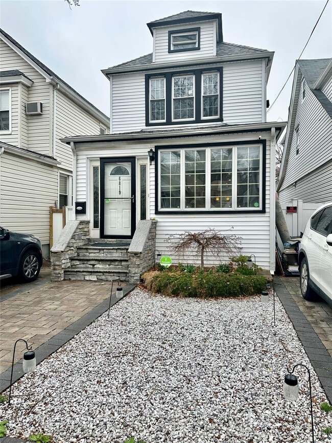 68-19 Kessel St in Queens, NY - Building Photo - Building Photo