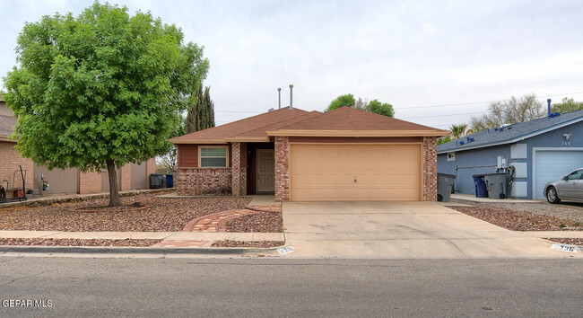 736 Linda Johnson Ave in El Paso, TX - Building Photo - Building Photo