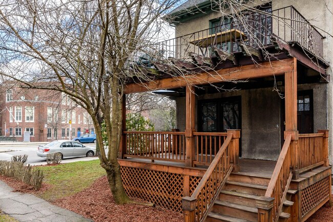 229 Chestnut Hill Ave, Unit Uni1 4-bed 2-bath in Boston, MA - Foto de edificio - Building Photo