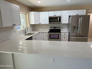 14201 N 55th Dr in Glendale, AZ - Foto de edificio - Building Photo