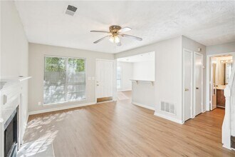 1066 Rock Creek Ln in Norcross, GA - Foto de edificio - Building Photo