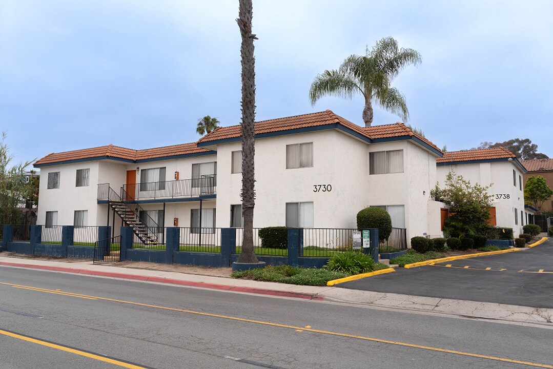3758 Beyer Blvd in San Diego, CA - Building Photo