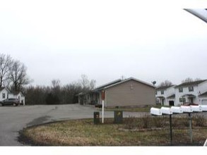 300-322 N Ferne Clyffe Rd in Goreville, IL - Building Photo - Building Photo