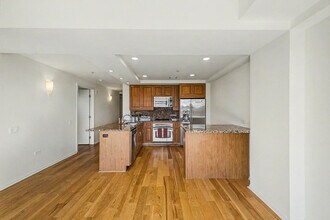 7151 E Rancho Vista Dr in Scottsdale, AZ - Building Photo - Building Photo