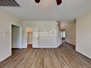 501 Falcon Lake Dr in Friendswood, TX - Building Photo - Building Photo