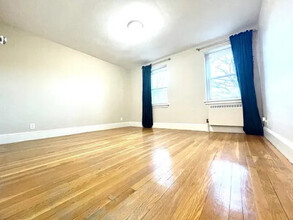 465 Arborway, Unit 13 in Boston, MA - Building Photo - Building Photo