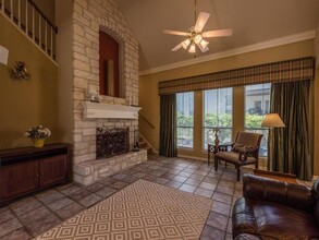 10 Butterfly Pl in The Hills, TX - Building Photo - Building Photo