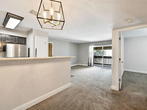 2881 Huntington Blvd, Unit Villa Borgata in Fresno, CA - Foto de edificio - Building Photo