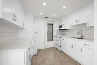7735 Abbott Ave in Miami, FL - Building Photo - Building Photo