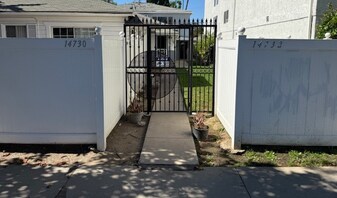 14732 Burbank Blvd in Los Angeles, CA - Building Photo