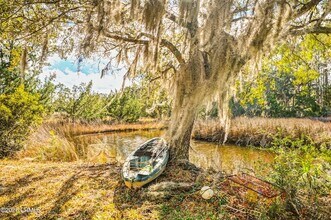 1812 Dolphin Row Dr in Beaufort, SC - Foto de edificio - Building Photo