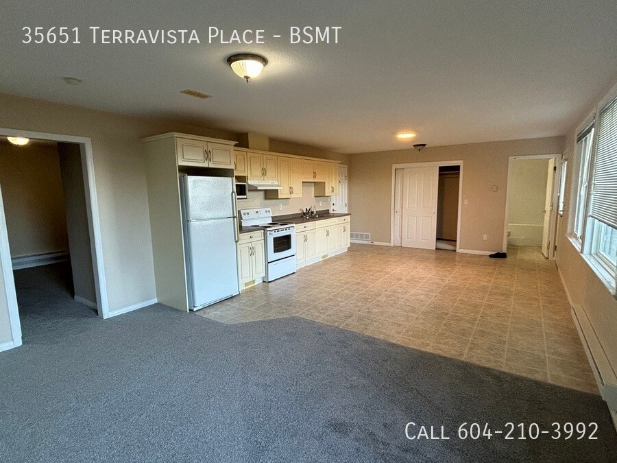 35651 Terravista Pl in Abbotsford, BC - Building Photo