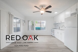 13073 Pierce St in Los Angeles, CA - Building Photo