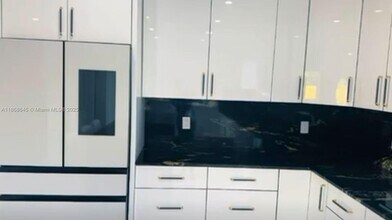 7047 SW 22nd St in Miami, FL - Building Photo - Building Photo