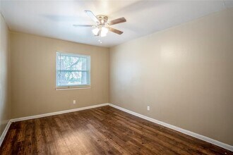 3532 Midwest Dr in Bryan, TX - Building Photo - Building Photo