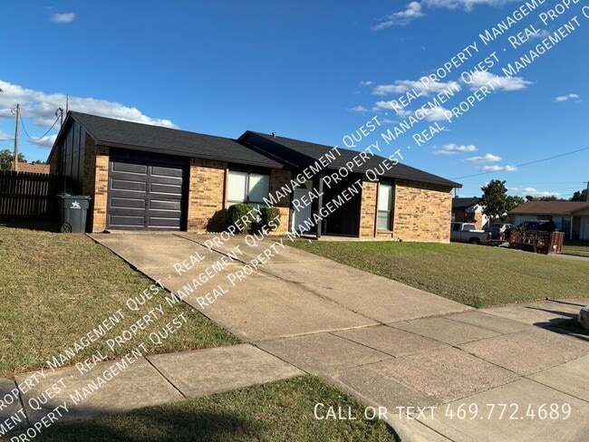 5105 Sandalwood Ln in Arlington, TX - Building Photo - Building Photo