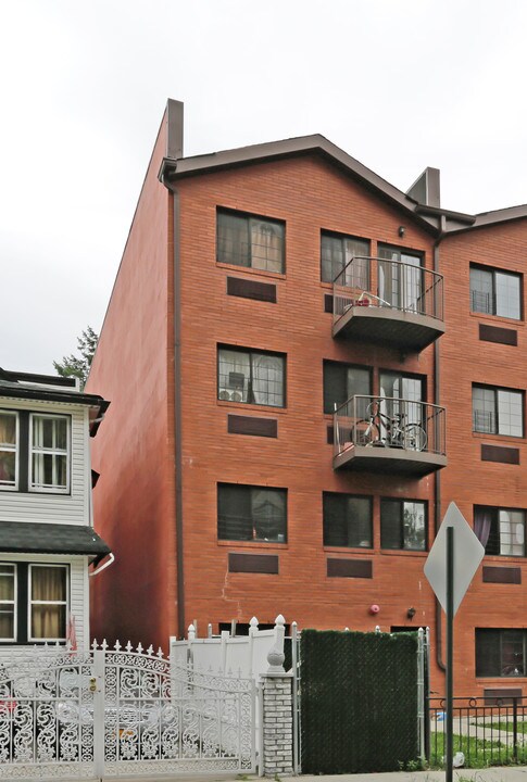 9021 170th St in Jamaica, NY - Foto de edificio