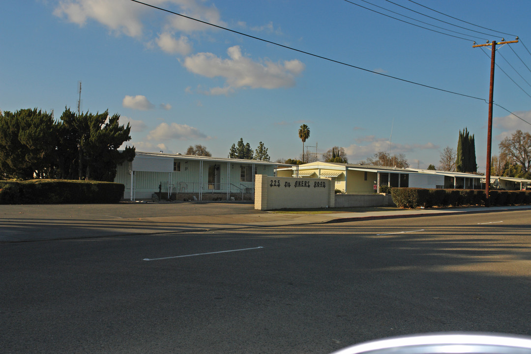 225 N Akers St in Visalia, CA - Building Photo