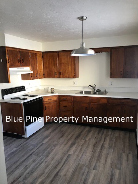 1680 Calkins Ave-Unit -4 in Idaho Falls, ID - Foto de edificio - Building Photo