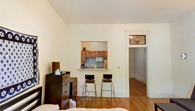 98 Queensberry St, Unit 2 in Boston, MA - Foto de edificio - Building Photo