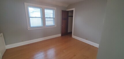 2235A S Mound St, Unit 2235A Upper in Milwaukee, WI - Foto de edificio - Building Photo