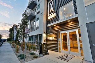 X At Sloans , Llc Apartamentos