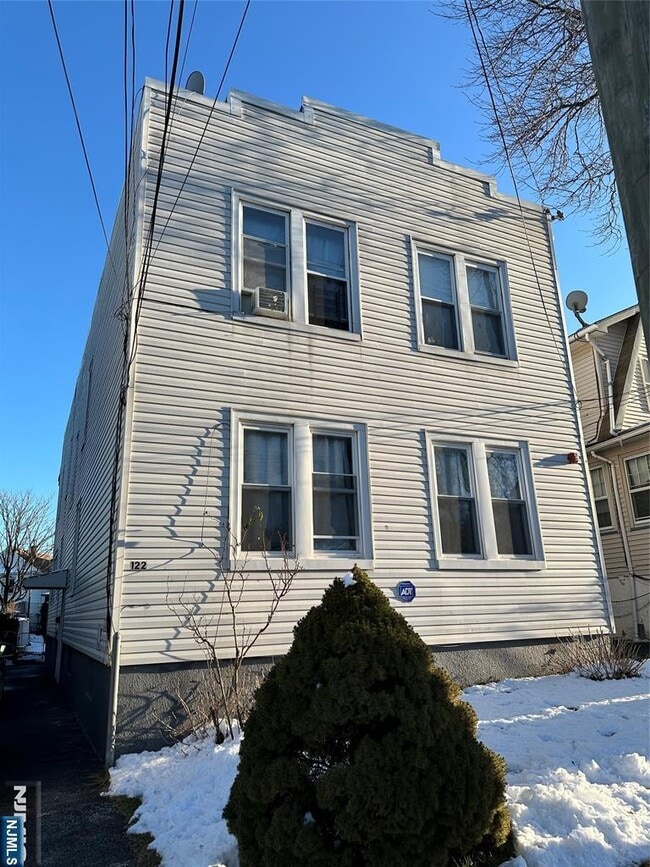 122-124-124 Buffalo Ave in Paterson, NJ - Building Photo - Building Photo