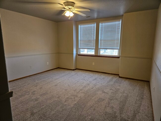 1018 Winona Circle in Loveland, CO - Foto de edificio - Building Photo