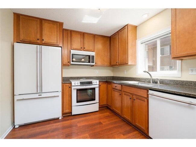 6459 Regency Ln in Eden Prairie, MN - Building Photo - Building Photo