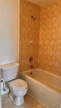7985 NW 8th St in Miami, FL - Building Photo - Building Photo