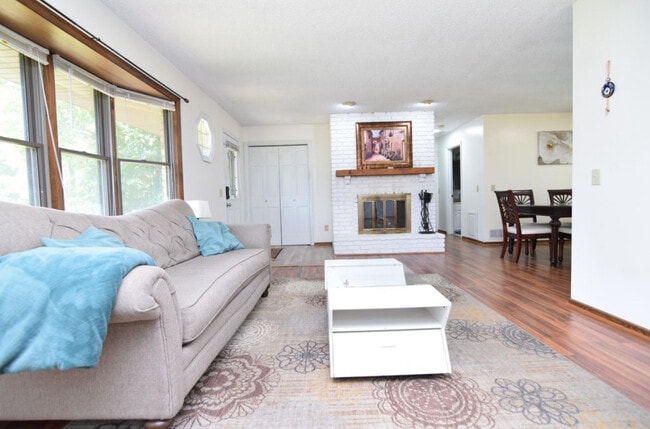 property at 2520 Allen Dr
